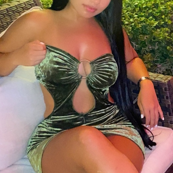 Olive green backless dress - Picture 1 of 3